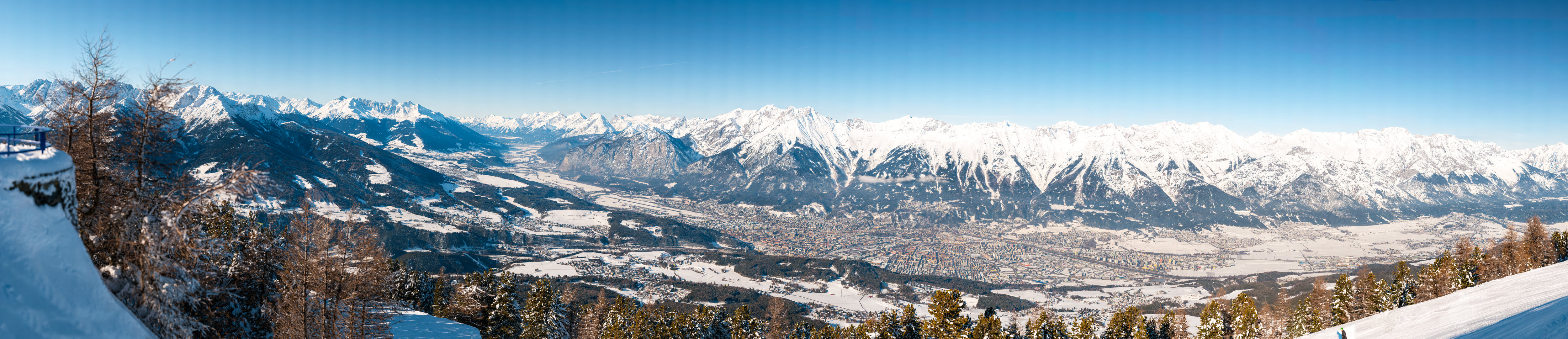Winterpanorama von Innsbruck vom Patscherkofel